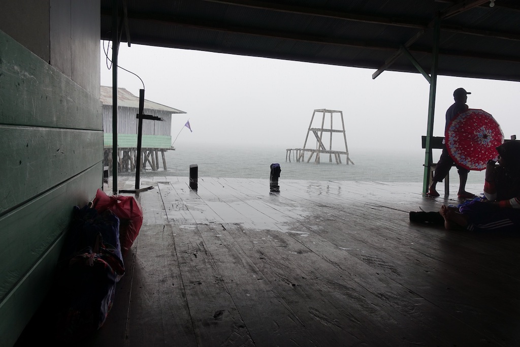 Pearl Platform Rain (1)